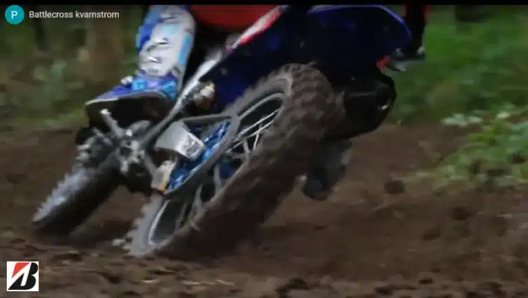 DET HANDLER OM FREMDRIFT OG KONTROL NÅR ROBERT KVARNSTRÖM VISER HVAD ET BATTLECROSS DÆK KAN.